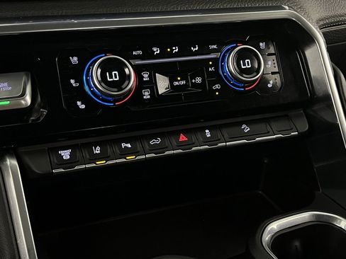 Used 2024 GMC Sierra 3500 Denali w/ Technology Package image 20