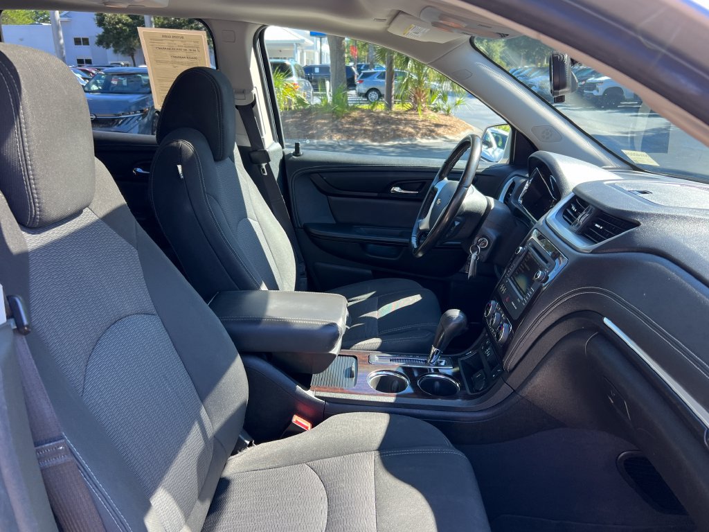 Used 2017 Chevrolet Traverse LT w/ Traveler's Package FWD image 26