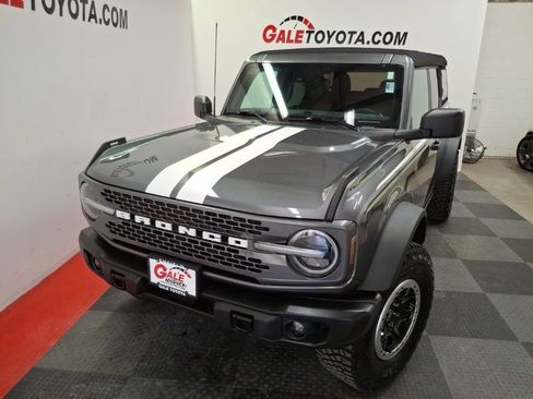 Used 2022 Ford Bronco Badlands w/ Sasquatch Package image 3