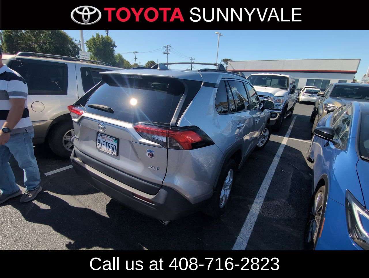 Used 2021 Toyota RAV4 XLE FWD image 2