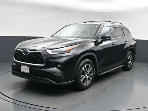 Used 2023 Toyota Highlander XLE AWD/4WD image 23