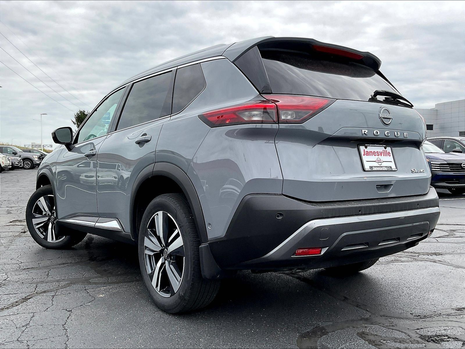 Certified 2023 Nissan Rogue SL w/ SL Premium Package AWD/4WD image 3
