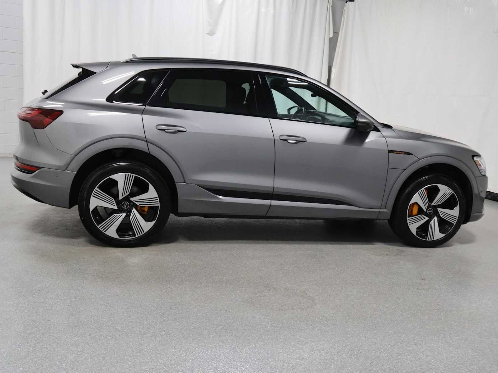 Used 2023 Audi e-tron Premium Plus w/ Premium Plus Package AWD/4WD image 10