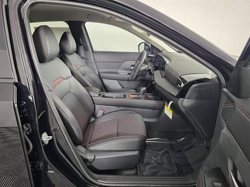 New 2026 Nissan Kicks SR AWD/4WD image 13