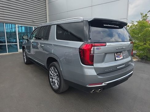 Used 2025 GMC Yukon XL Denali w/ Sun & Power Step Package image 10
