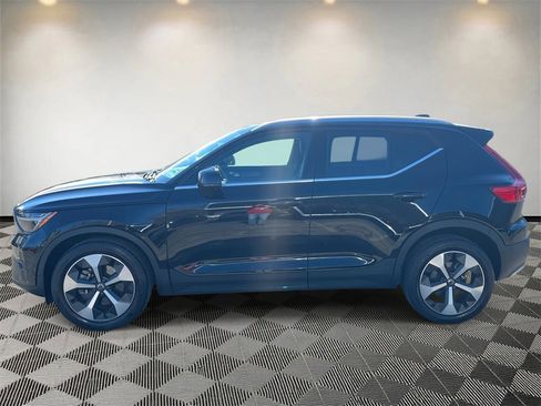 Used 2023 Volvo XC40 B5 Ultimate w/ Climate Package image 6