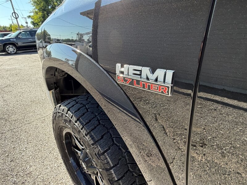 Used 2015 RAM 1500 Laramie w/ Convenience Group AWD/4WD image 18