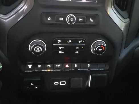 Used 2025 Chevrolet Silverado 2500 Custom w/ Custom Value Package image 20