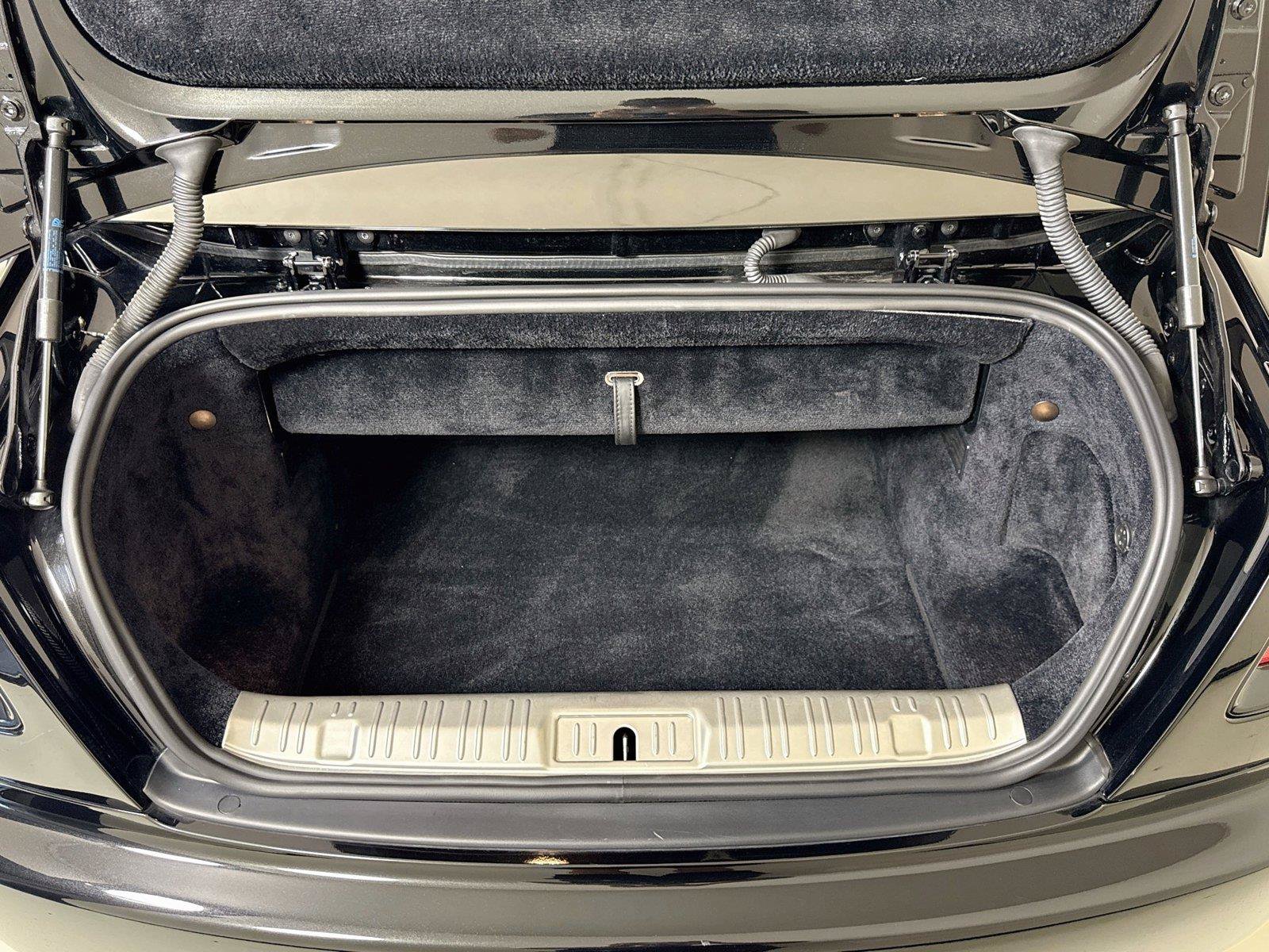 Used 2018 Rolls-Royce Dawn RWD image 23