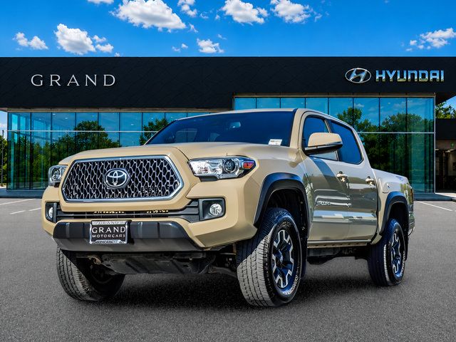 Used 2019 Toyota Tacoma TRD Off-Road w/ Technology Package AWD/4WD image 2