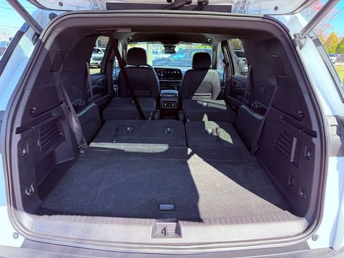 Used 2025 Chevrolet Traverse LT image 35