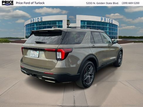 Used 2026 Ford Explorer ST-Line w/ ST-Line Street Pack AWD/4WD image 5