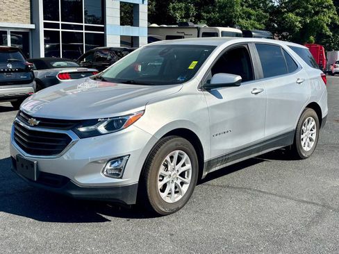 Used 2021 Chevrolet Equinox LT w/ Driver Convenience Package FWD image 2