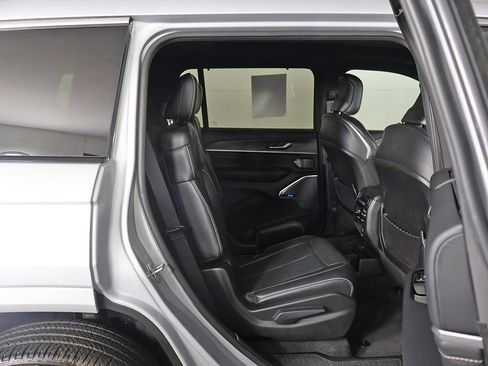 Used 2021 Jeep Grand Cherokee L Overland w/ Luxury Tech Group IV image 38