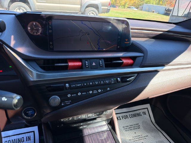 Used 2021 Lexus ES 300h Ultra Luxury w/ Accessory Package 2 FWD image 19