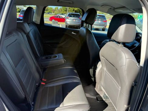 Used 2017 Ford Escape SE w/ Equipment Group 201A image 40