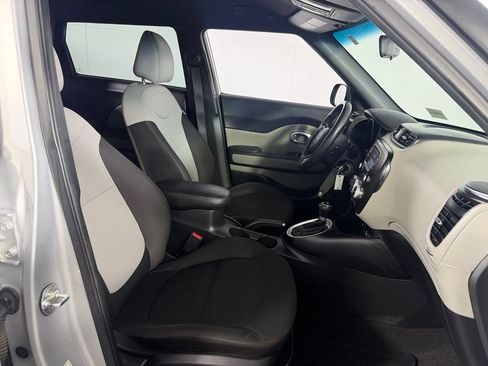 Used 2019 Kia Soul FWD image 28
