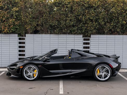 Used 2024 McLaren 750S Spider RWD image 18
