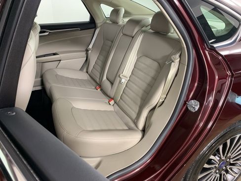 Used 2017 Ford Fusion SE w/ Fusion SE Technology Package image 30