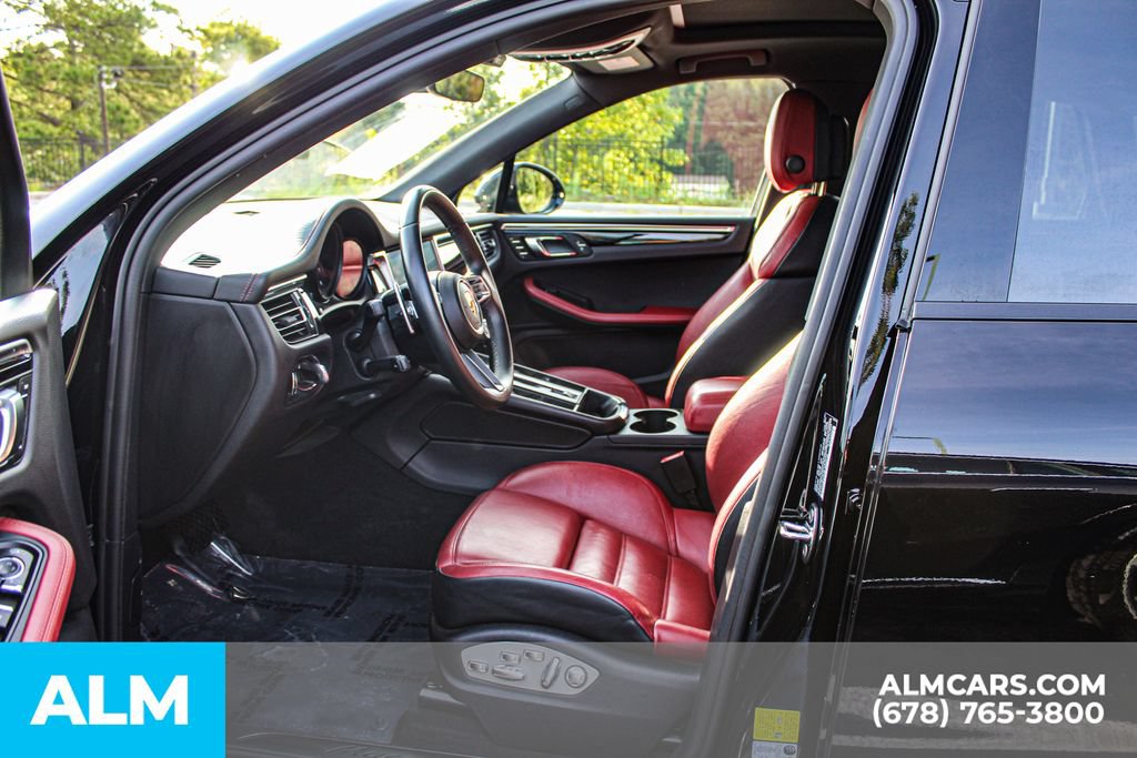 Used 2024 Porsche Macan AWD/4WD image 16
