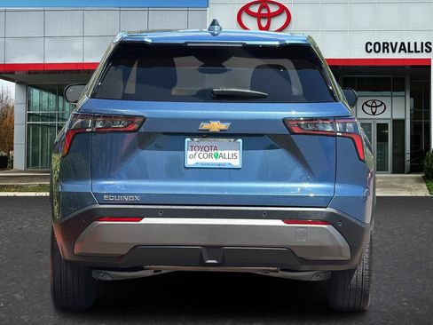 Used 2025 Chevrolet Equinox LT FWD image 5
