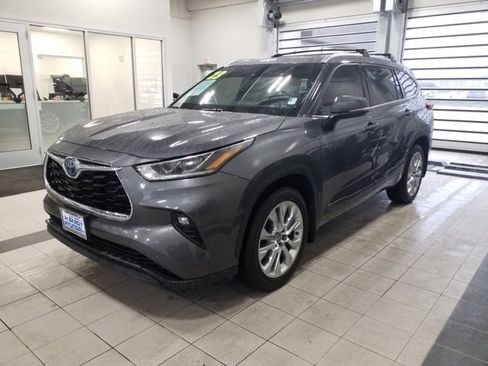 Used 2023 Toyota Highlander Limited image 2