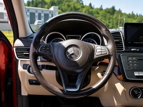 Used 2017 Mercedes-Benz GLS 450 4MATIC image 11