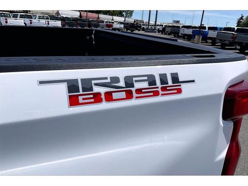 Used 2024 Chevrolet Silverado 1500 LT Trail Boss w/ LT Trail Boss Premium Package AWD/4WD image 9