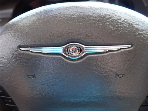 Used 2005 Chrysler Sebring Touring FWD image 20