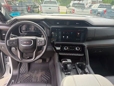 Used 2025 GMC Sierra 1500 AT4 w/ AT4 Premium Package AWD/4WD image 14