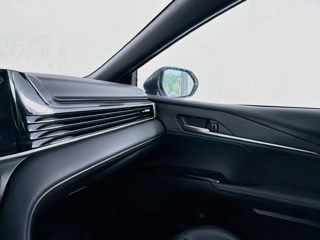 Used 2025 Toyota Camry XSE FWD image 37