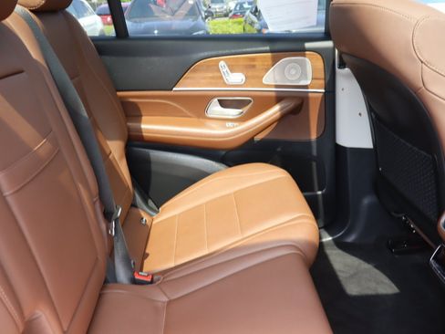 Used 2024 Mercedes-Benz GLS 450 4MATIC image 15
