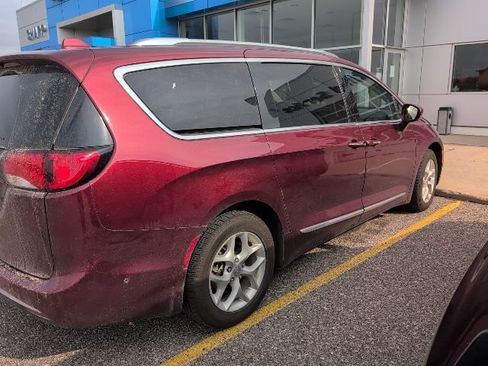 Used 2020 Chrysler Pacifica Touring-L Plus w/ Tire & Wheel Group FWD image 5