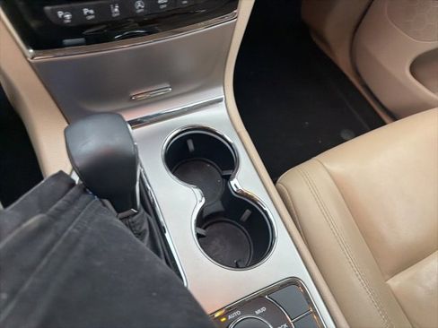 Used 2019 Jeep Grand Cherokee Limited image 10