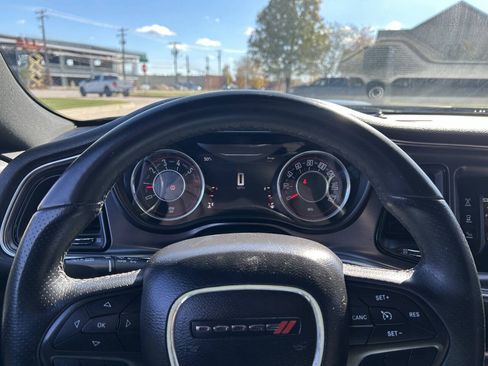 Used 2016 Dodge Challenger R/T image 15