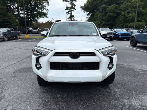 Used 2022 Toyota 4Runner SR5 Premium AWD/4WD image 2