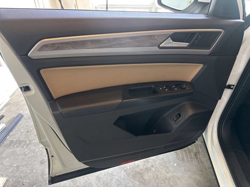 Used 2020 Volkswagen Atlas Cross Sport SE w/ Panoramic Sunroof Package AWD/4WD image 11