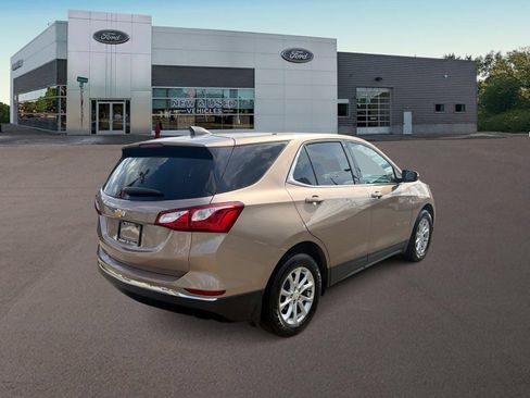 Used 2019 Chevrolet Equinox LT w/ Driver Convenience Package FWD image 9
