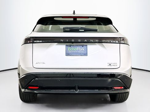 Used 2024 Nissan Ariya AWD image 7