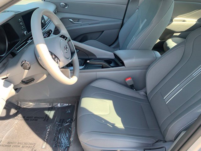 Used 2021 Hyundai Elantra SEL w/ Preferred Accessory Package FWD image 10