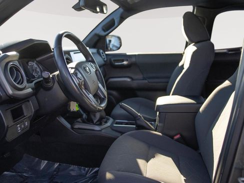 Used 2018 Toyota Tacoma TRD Sport image 2