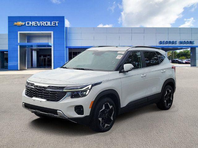 Used 2024 Kia Seltos EX AWD/4WD image 2