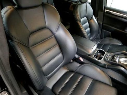 Used 2014 Porsche Cayenne Turbo S AWD/4WD image 9