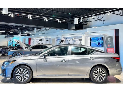 Used 2024 Nissan Altima 2.5 SV image 8