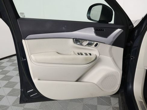 Used 2022 Volvo XC90 T5 Momentum w/ Protection Package Premier AWD/4WD image 17