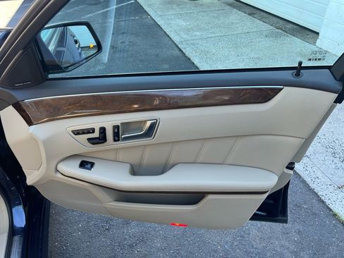 Used 2013 Mercedes-Benz E 350 4MATIC Sedan image 21