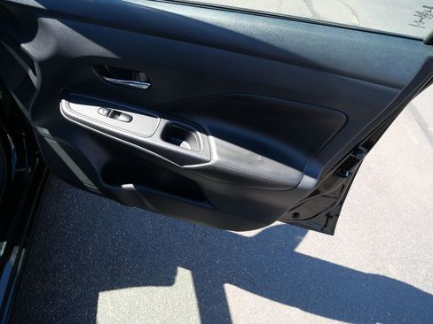 Used 2020 Nissan Versa SV FWD image 29
