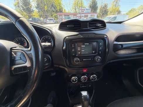 Used 2017 Jeep Renegade Latitude image 21