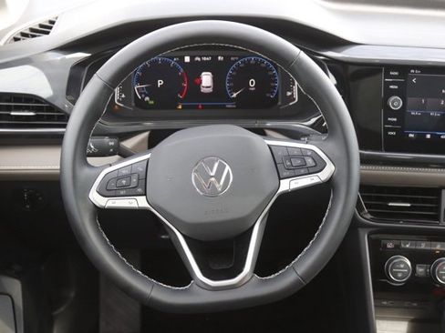 Used 2024 Volkswagen Taos SEL image 19
