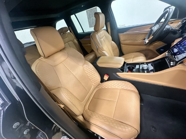 Used 2025 Jeep Grand Cherokee Summit AWD/4WD image 34